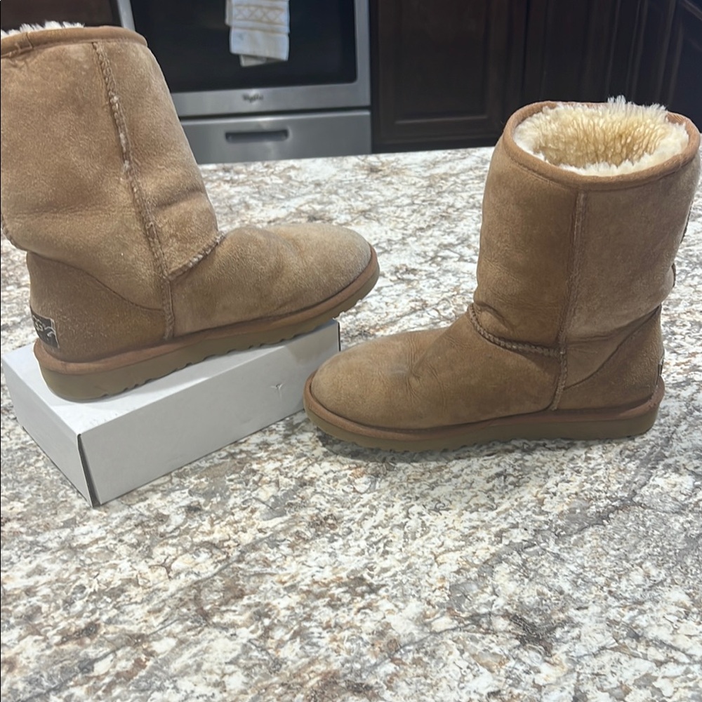 UGG Tan Winter Boots with Sheepskin Lining - Picture 1 of 5
